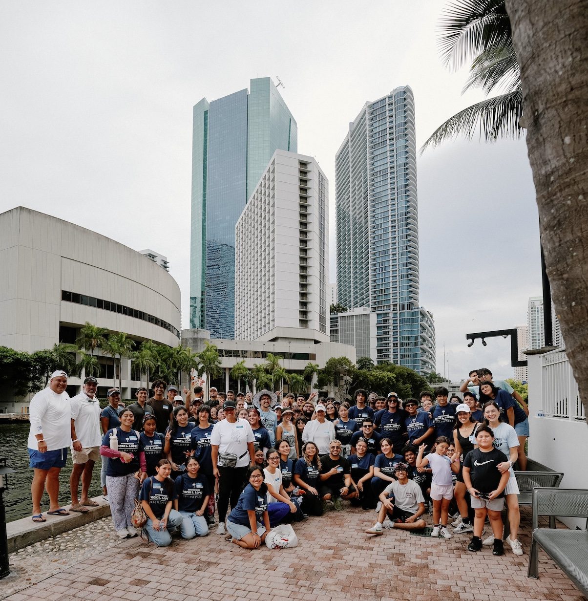 Brickell neighbors volunteering at a coastal cleanup